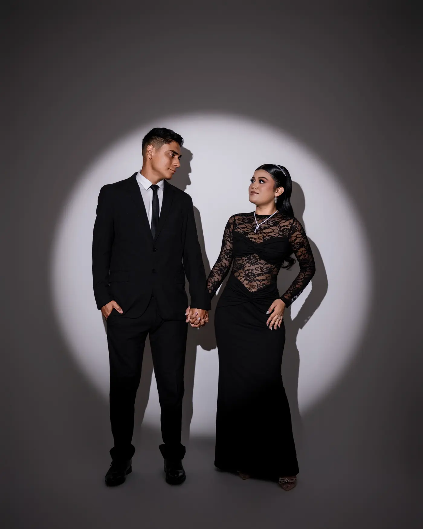 Karla y Guillermo durante su sesión de fotos